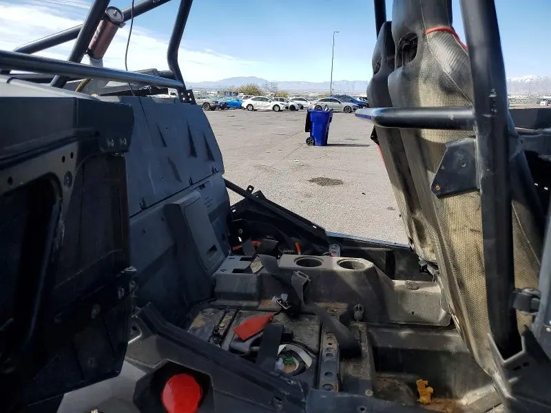 POLARIS SIDEBYSIDE 2015