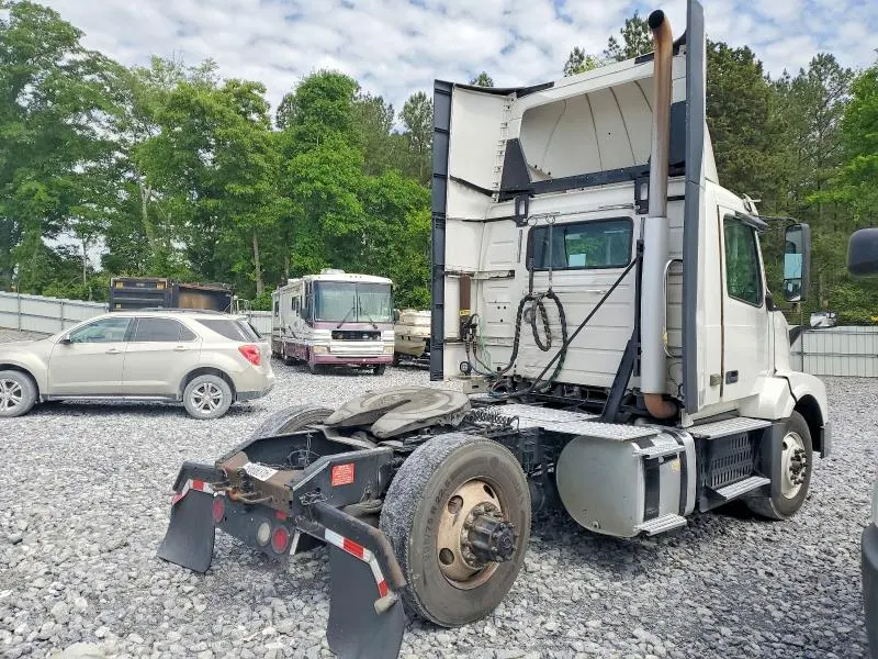 2017 VOLVO VN