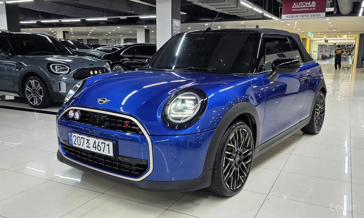 Mini Cooper Convertible 2025 Favoured