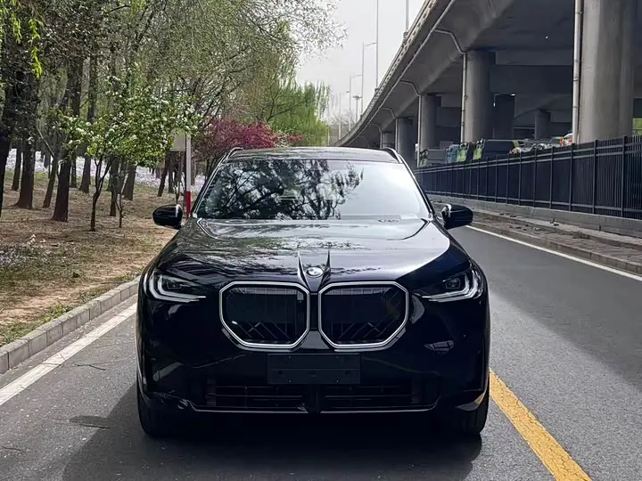 BMW X3 2026 2026款 xDrive30L 领先型 M运动曜夜套装
