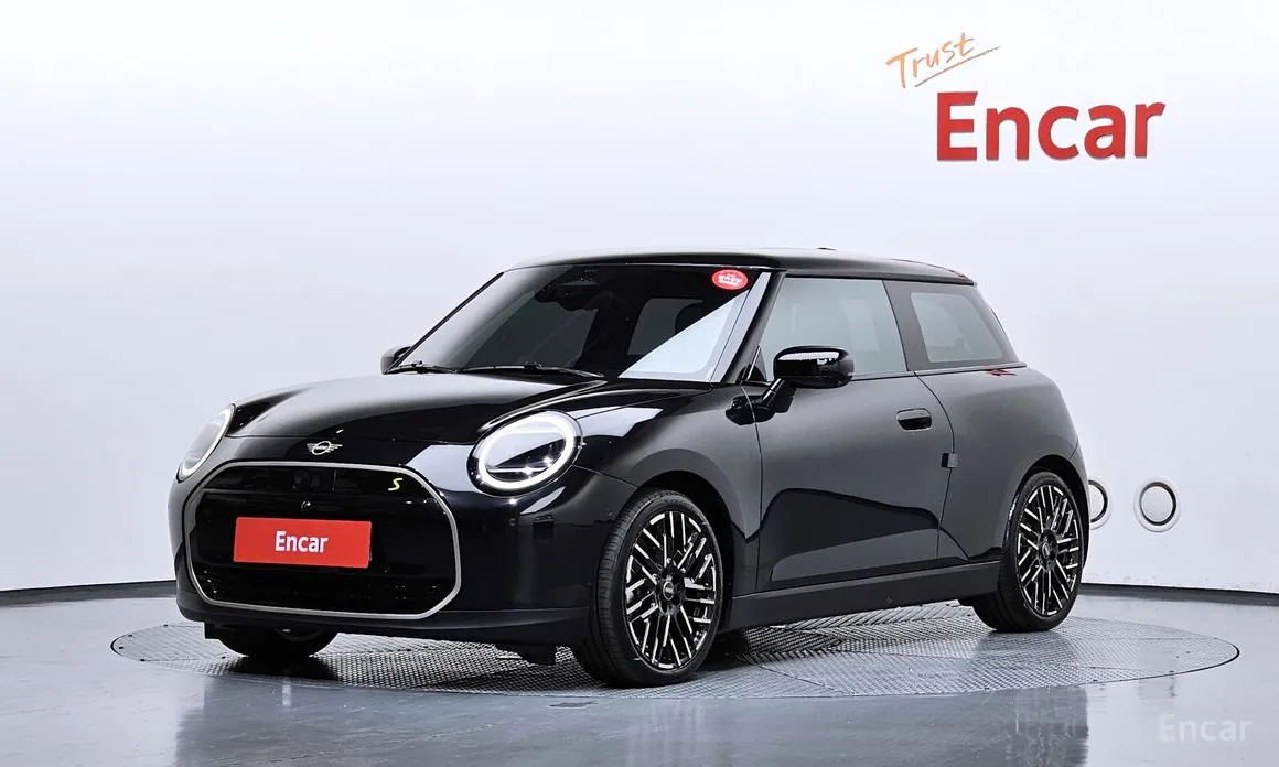 Mini Cooper 2025 SE Favoured