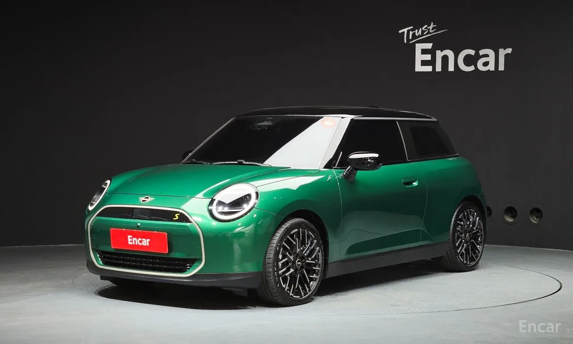 Mini Cooper 2025 SE Favoured