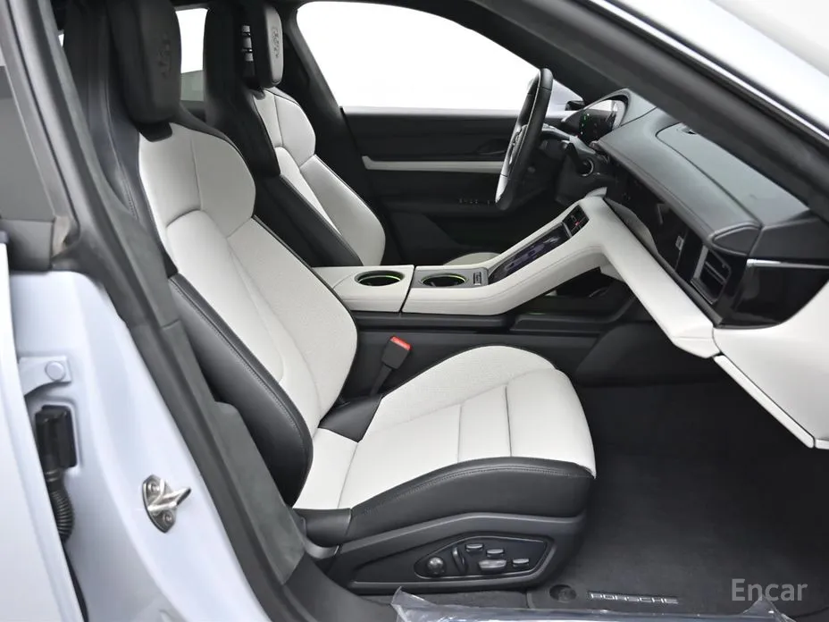 Porsche Taycan 2020 Turbo