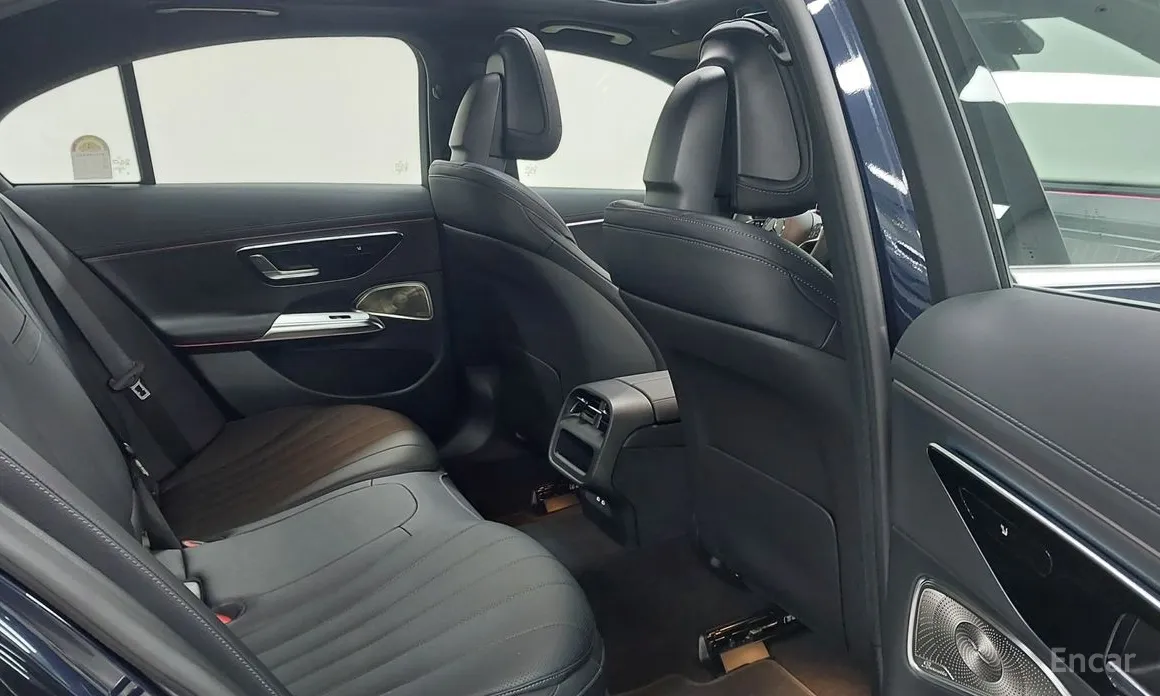Mercedes-Benz E-Class 2024 E300 4MATIC Exclusive