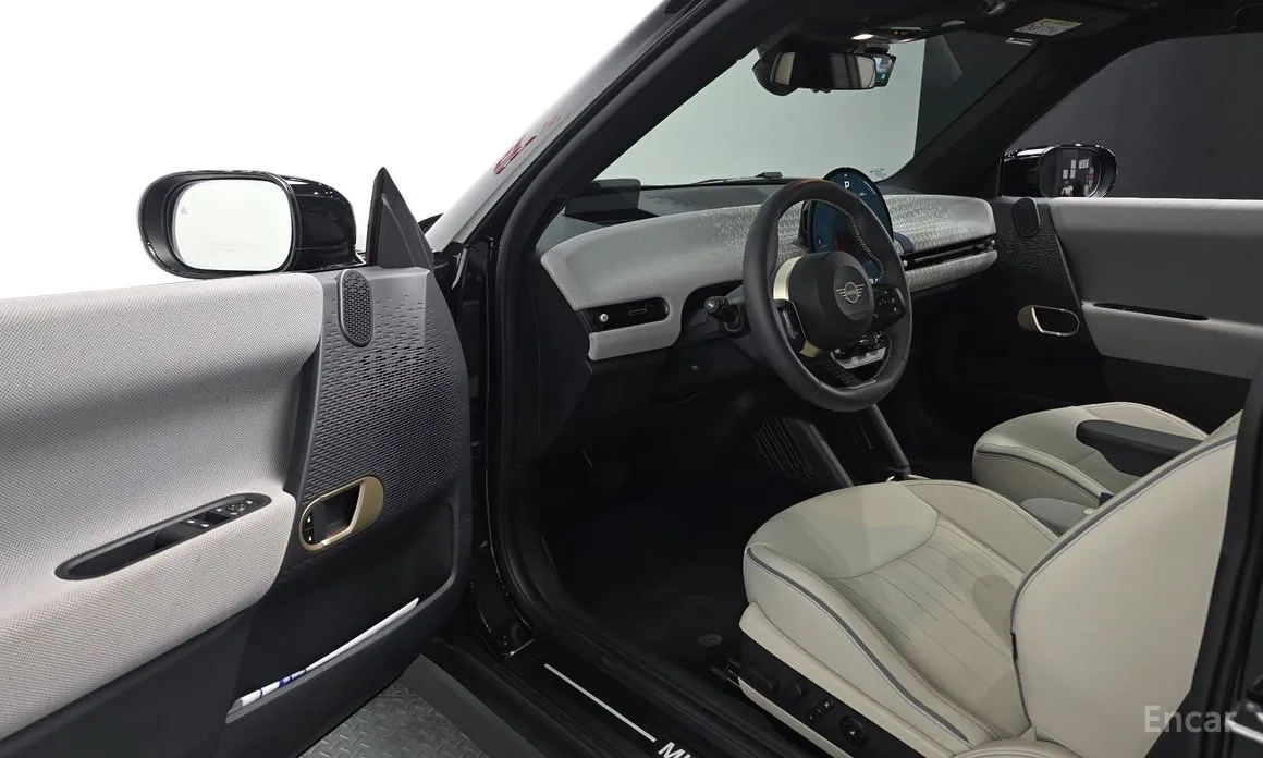 Mini Cooper 2025 SE Favoured