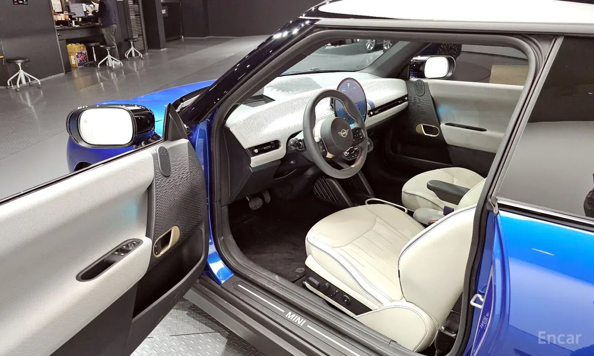 Mini Cooper 2025 SE Favoured