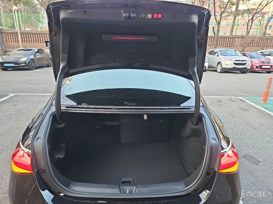 Mercedes-Benz E-Class 2024 E300 4MATIC Exclusive