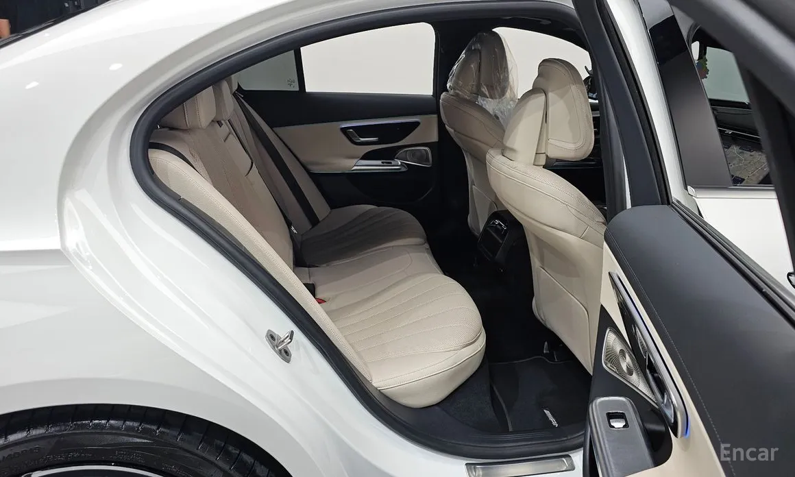 Mercedes-Benz E-Class 2024 E300 4MATIC AMG Line