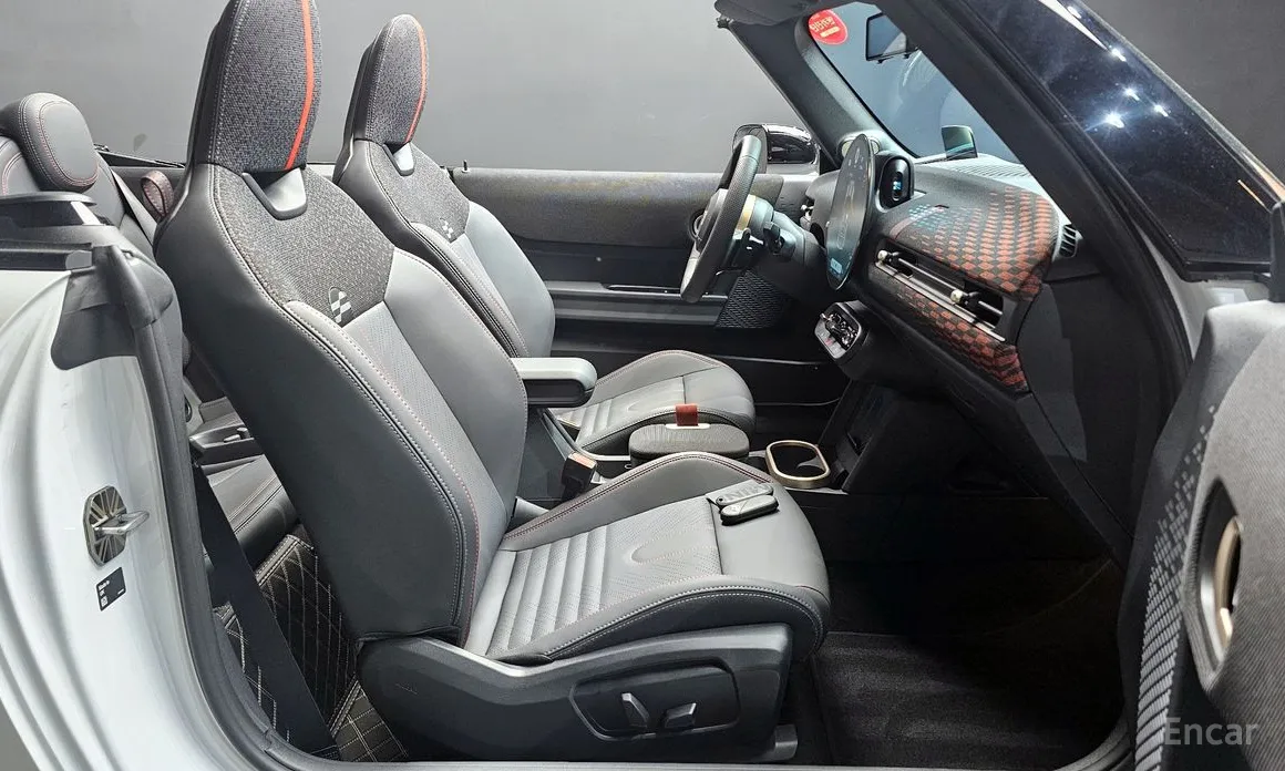 Mini Cooper Convertible 2025 JCW