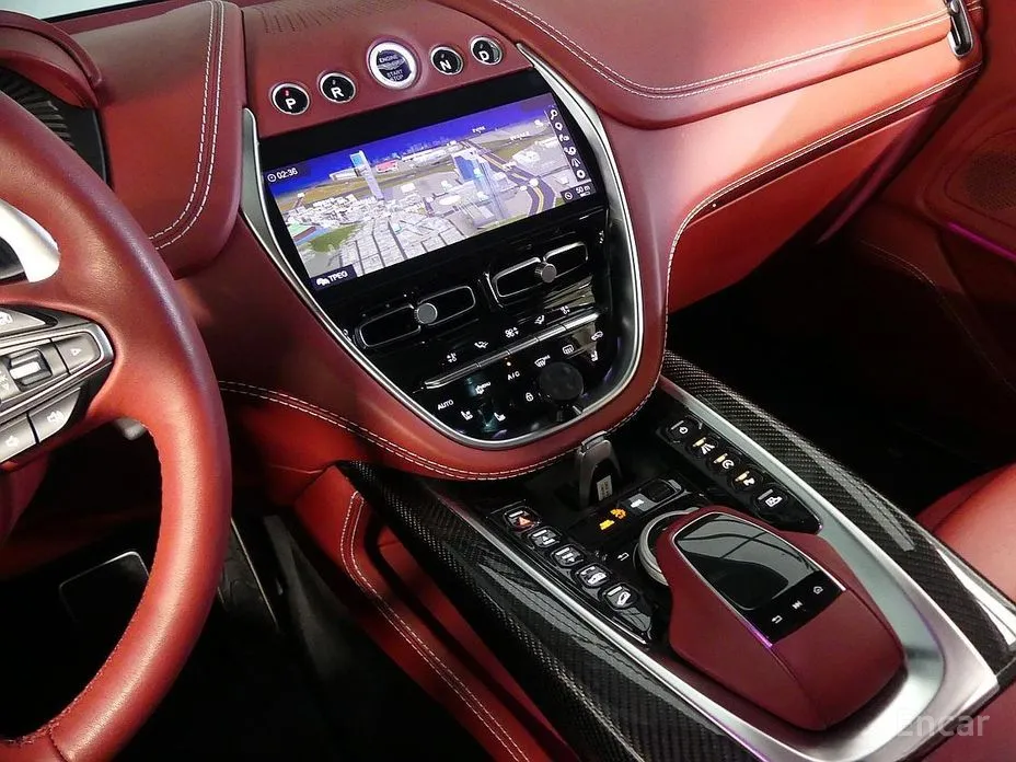 Aston Martin DBX 2020 4.0 V8