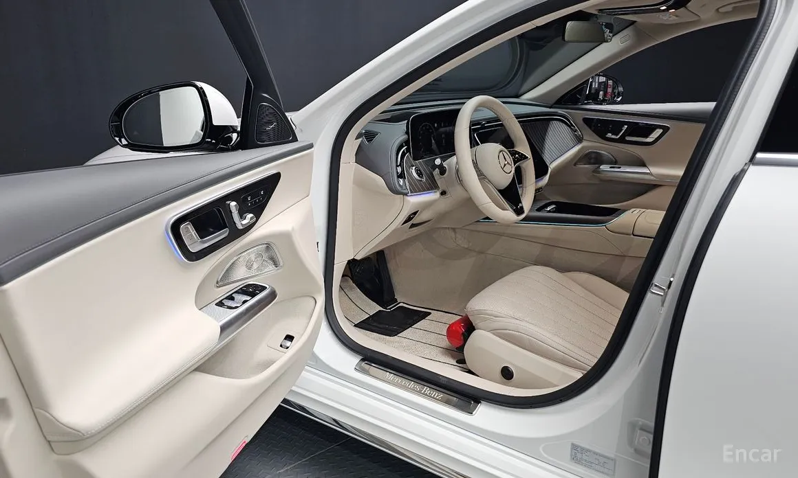 Mercedes-Benz E-Class 2024 E300 4MATIC Exclusive
