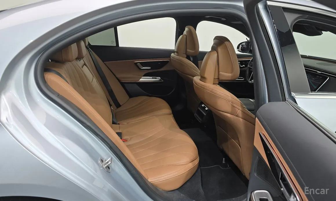 Mercedes-Benz E-Class 2024 E200 Avantgarde