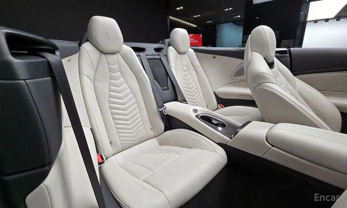 Maserati GranCabrio 2024 3.0 V6 Trofeo