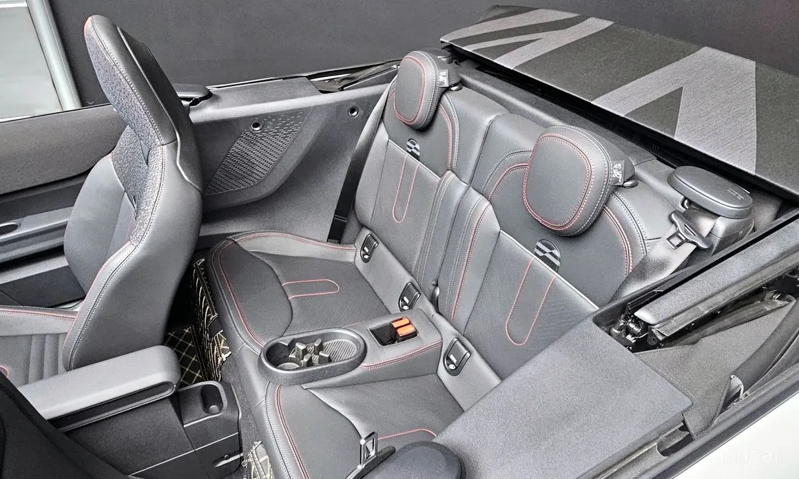 Mini Cooper Convertible 2025 JCW