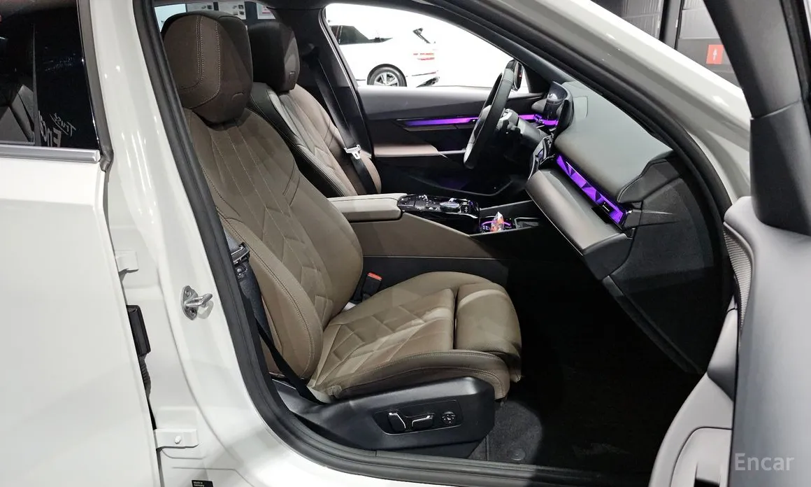BMW 5 Series 2023 520i