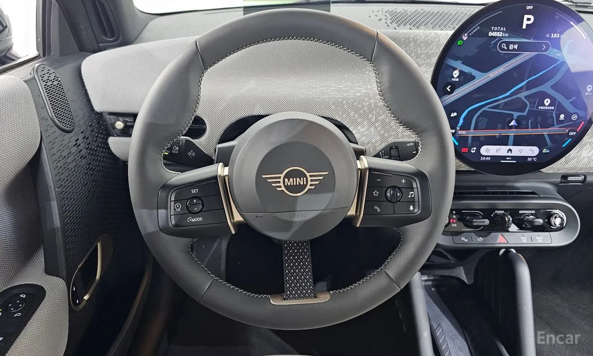 Mini Cooper 2025 SE Favoured