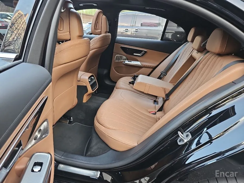 Mercedes-Benz E-Class 2024 E300 4MATIC Exclusive