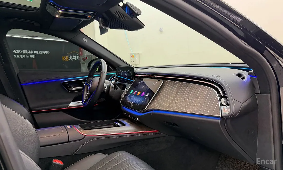 Mercedes-Benz E-Class 2024 E300 4MATIC Exclusive