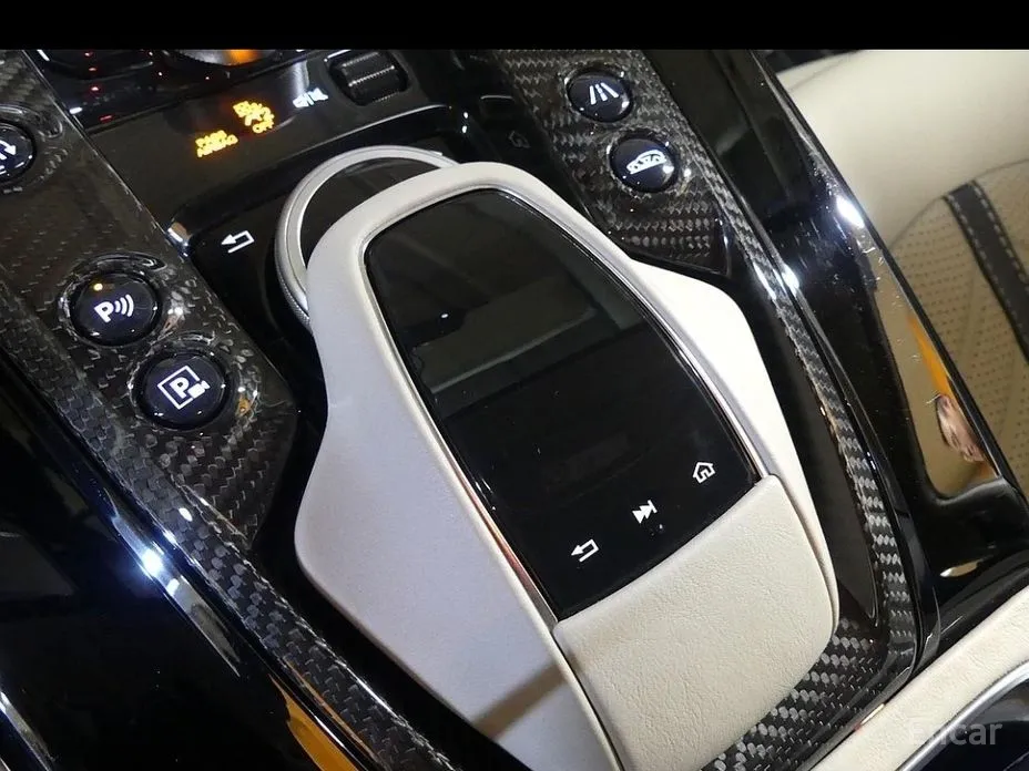 Aston Martin DBX 2020 4.0 V8 707