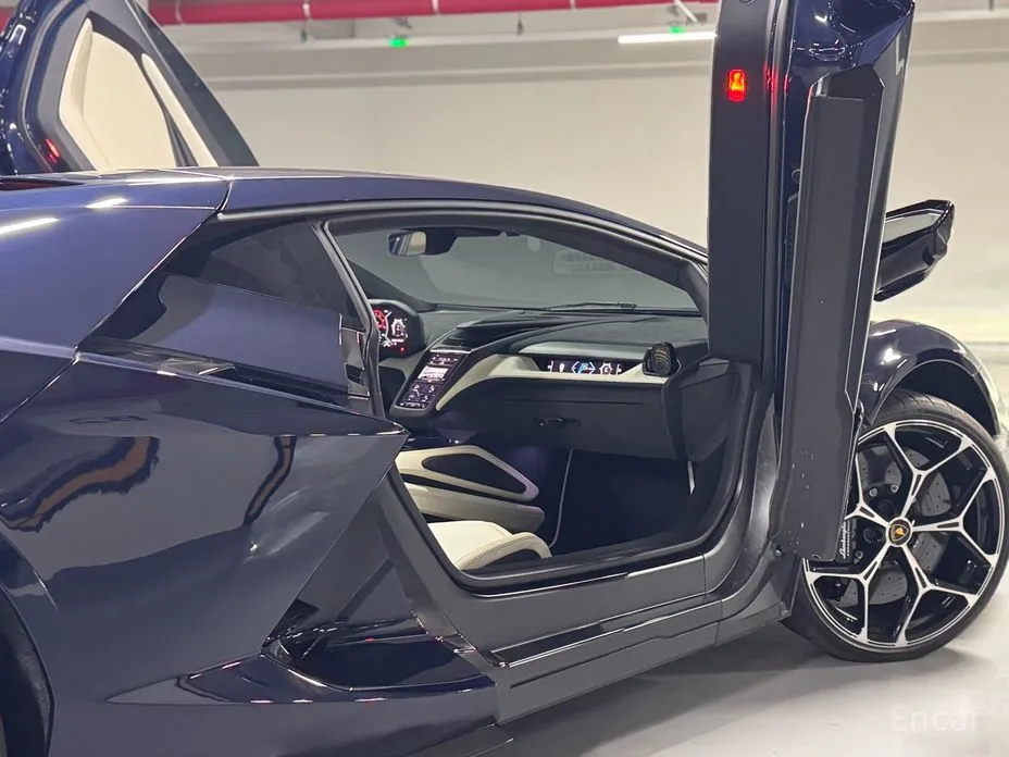 Lamborghini Revuelto 2025 6.5 V12