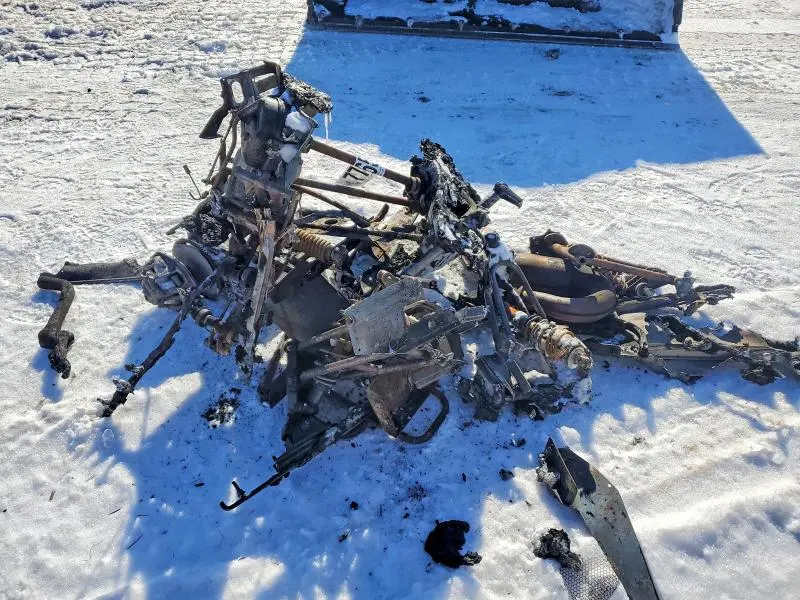 ARCTIC-CAT SNOWMOBILE 2000