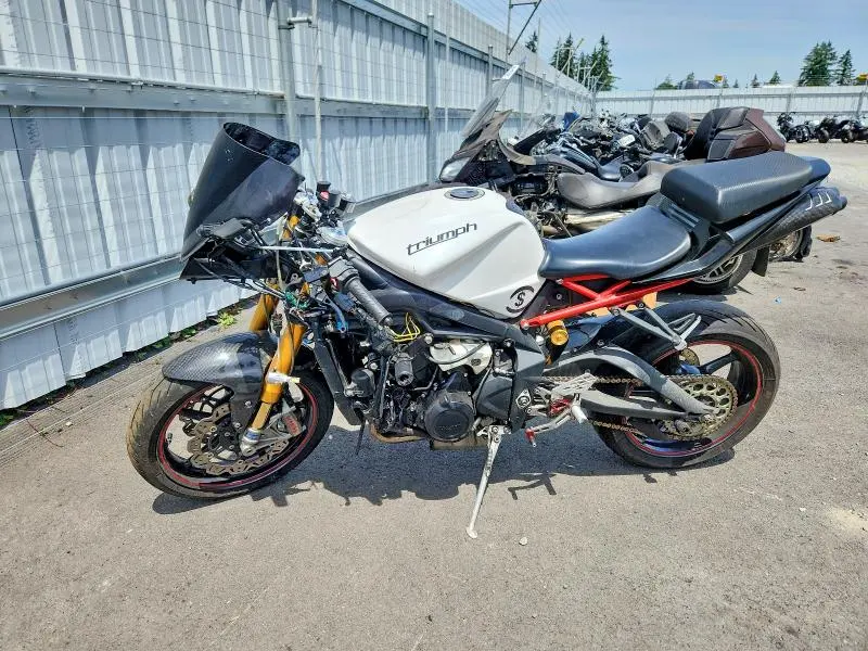 TRIUMPH DAYTONA 2011