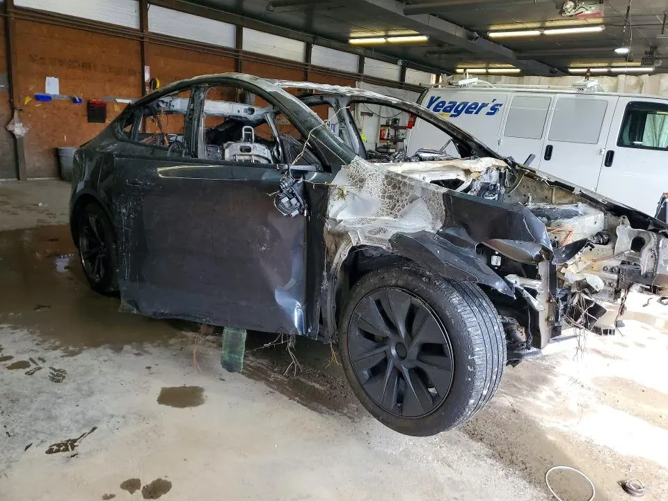 TESLA MODEL Y 2024 VIN 7SAYGDEE9RA318787
