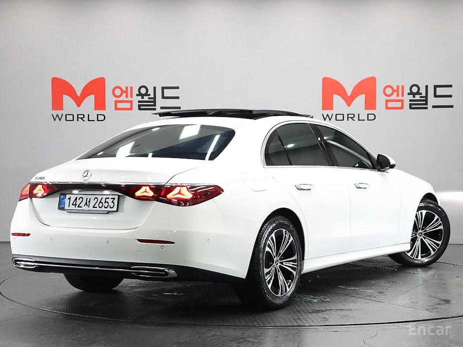 Mercedes-Benz E-Class 2024 E200 Avantgarde