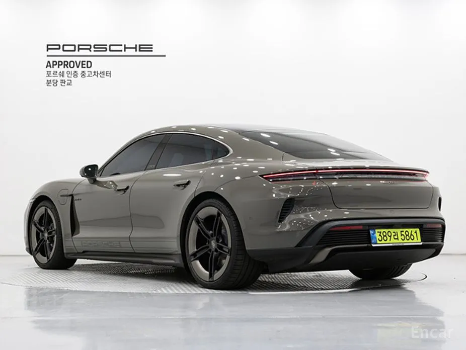Porsche Taycan 2020 Turbo