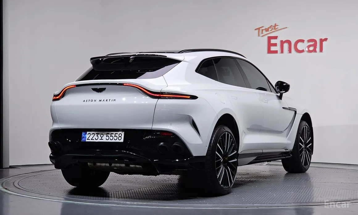 Aston Martin DBX 2020 4.0 V8 707