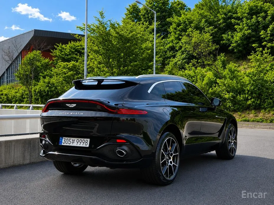 Aston Martin DBX 2020 4.0 V8