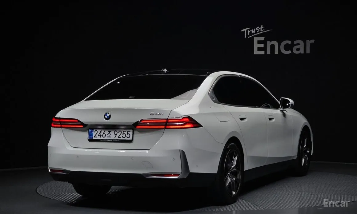 BMW 5 Series 2023 520i