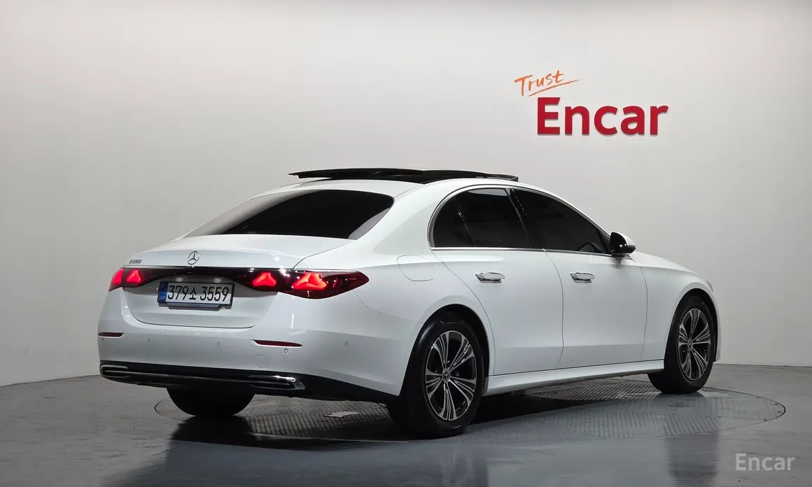 Mercedes-Benz E-Class 2024 E200 Avantgarde