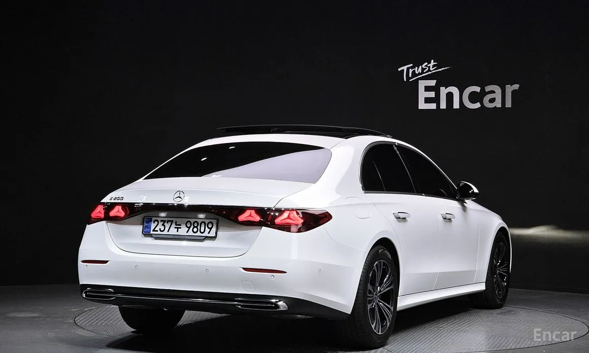 Mercedes-Benz E-Class 2024 E200 Avantgarde
