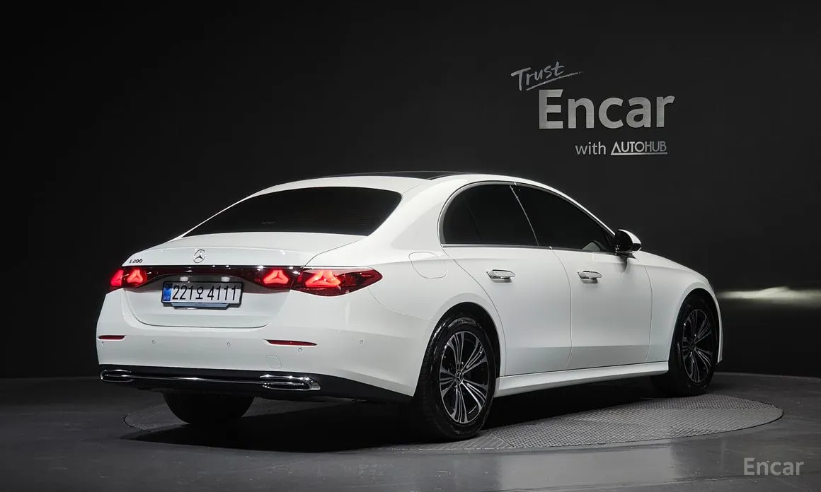 Mercedes-Benz E-Class 2024 E200 Avantgarde