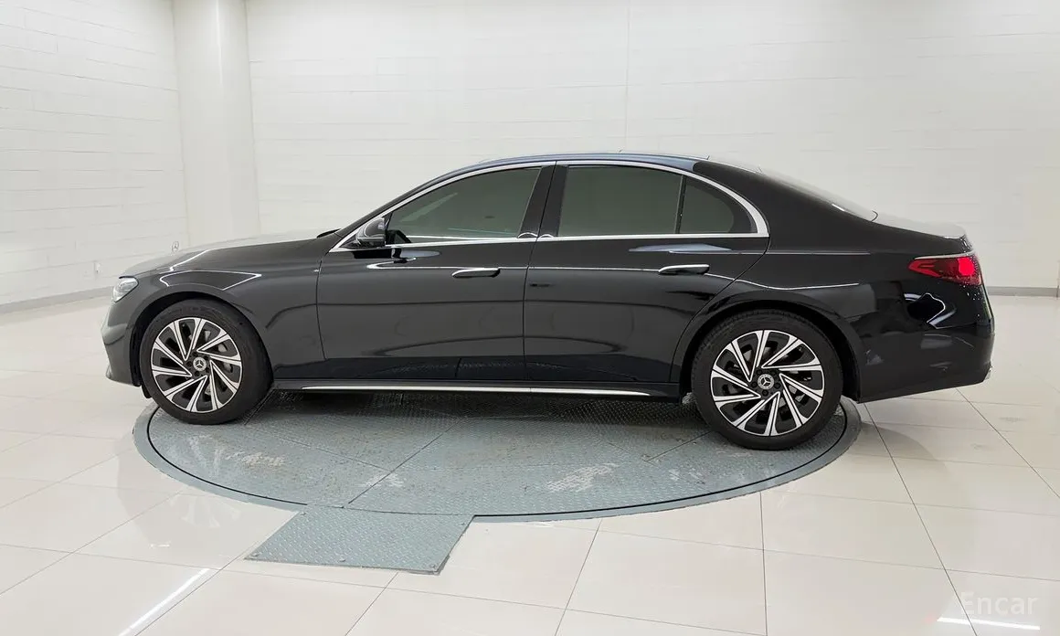 Mercedes-Benz E-Class 2024 E300 4MATIC Exclusive