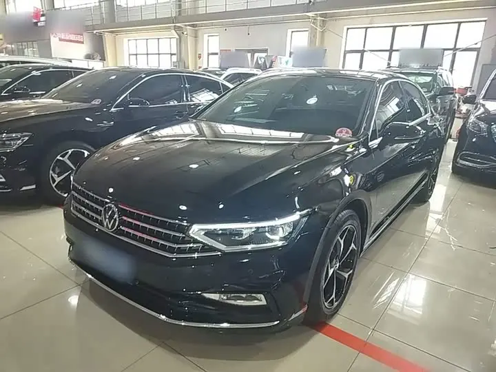 Фото 1 - Volkswagen Magotan