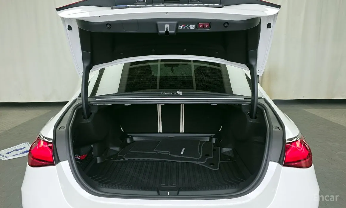 Mercedes-Benz E-Class 2024 E300 4MATIC AMG Line