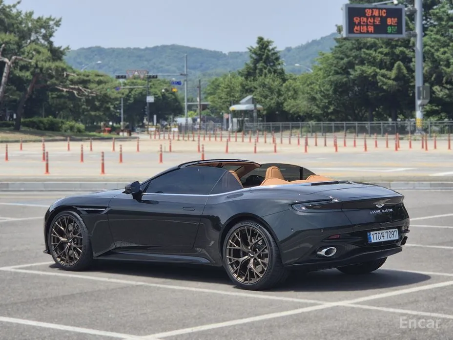 Aston Martin DB12 2023 4.0 V8 Volante