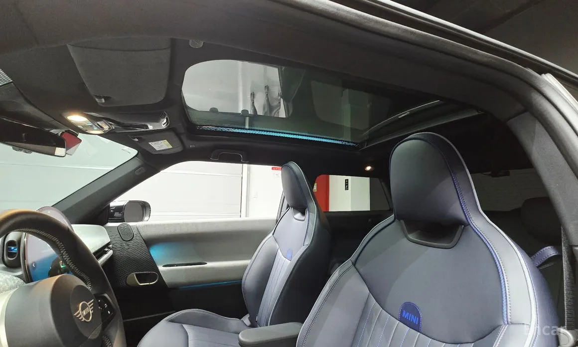 Mini Cooper 2025 SE Favoured