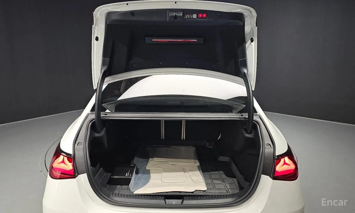 Mercedes-Benz E-Class 2024 E300 4MATIC Exclusive