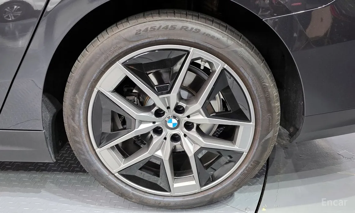BMW 5 Series 2023 520i