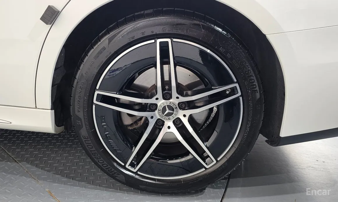 Mercedes-Benz E-Class 2024 E300 4MATIC AMG Line