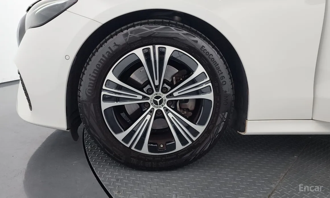 Mercedes-Benz E-Class 2024 E200 Avantgarde