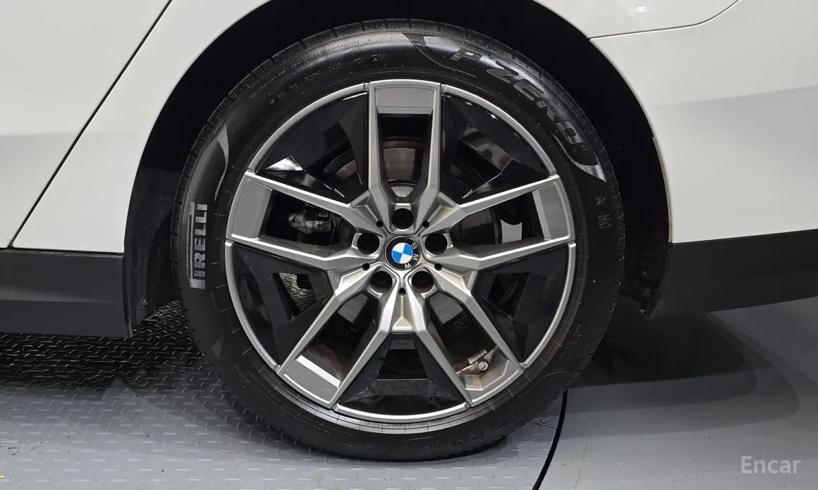BMW 5 Series 2023 520i