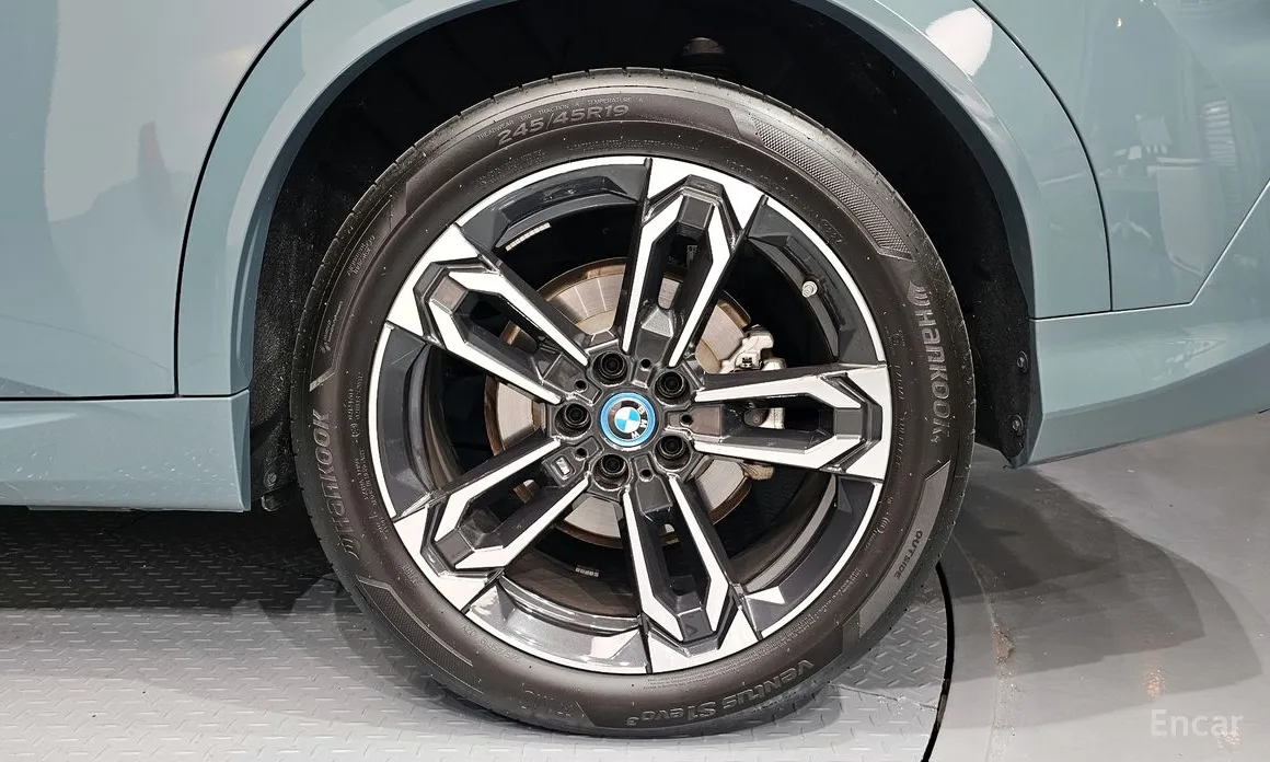 BMW iX2 2025 eDrive 20 M Sport