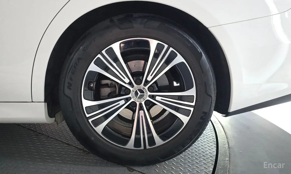 Mercedes-Benz E-Class 2024 E200 Avantgarde