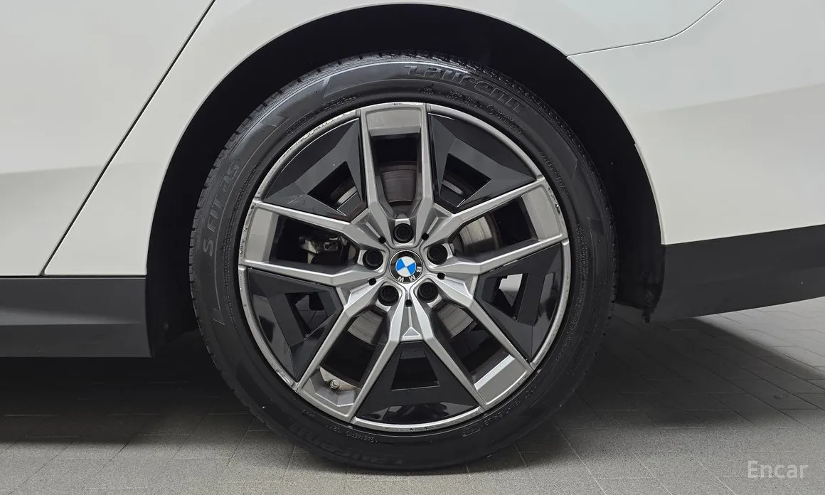 BMW 5 Series 2023 520i