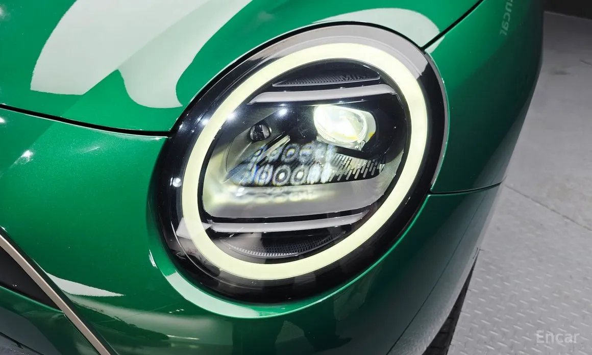 Mini Cooper 2025 SE Favoured