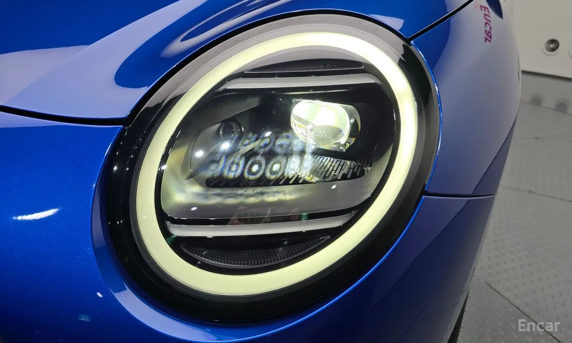 Mini Cooper 2025 SE Favoured